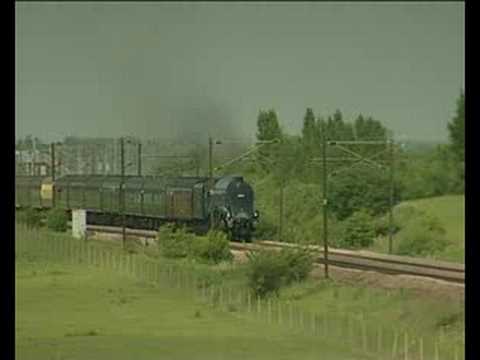 60007 Sir Nigel Gresley speeding through Colton Br...