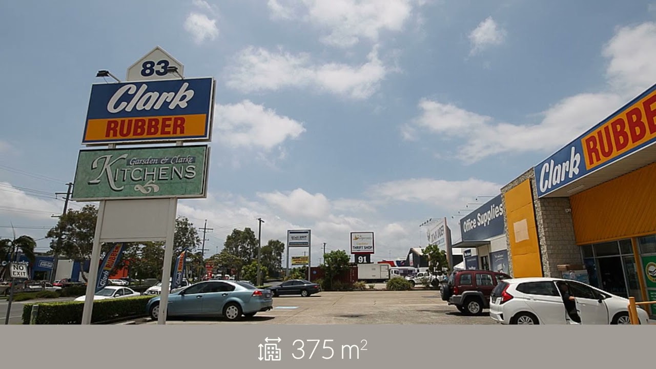 Versatile Industrial Warehouse/Showroom with Multiple Roller Door Access