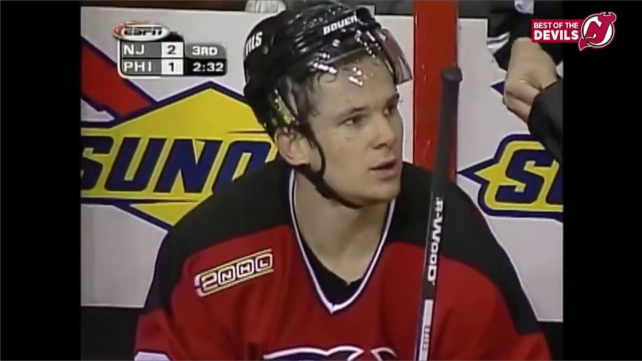 New Jersey Devils' Mike Rupp (17) reaches for the puck in front of