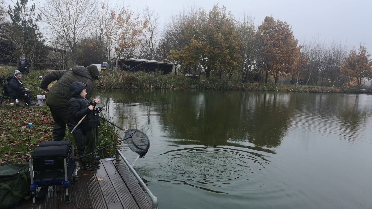 Dexter bags a beautiful common carp on Ben's Pool Lavender Hall Fishery.