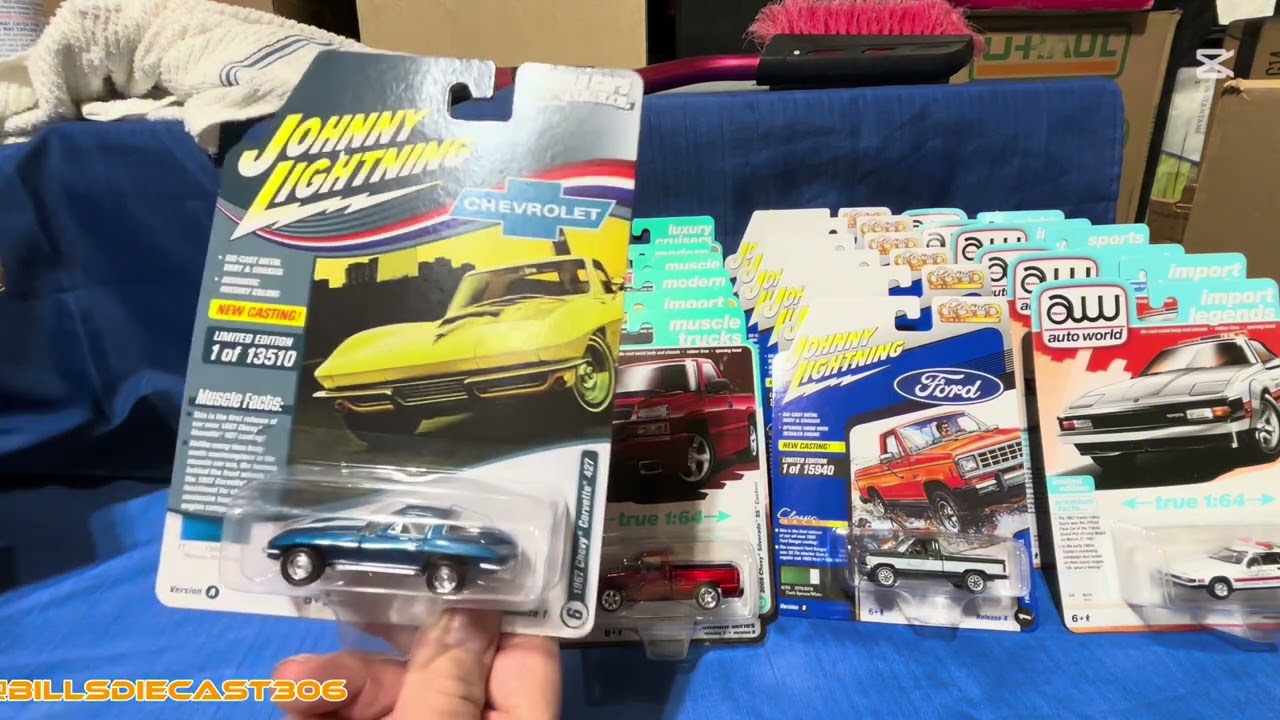 Совершенно новые машины Johnny Lightning и AutoWorld.