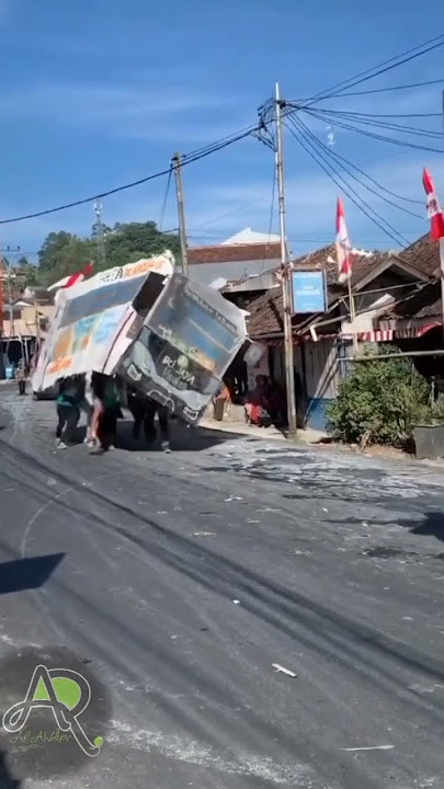 DETIK-DETIK BUS OLENG 🤣🤣 #hutri76 #agustusan #merdeka #shortsvideo #shorts #shortviral
