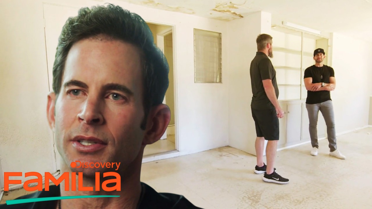 Tarek apuesta por una casa de los 60 | Transformando casas con los El Moussa | Discovery Familia