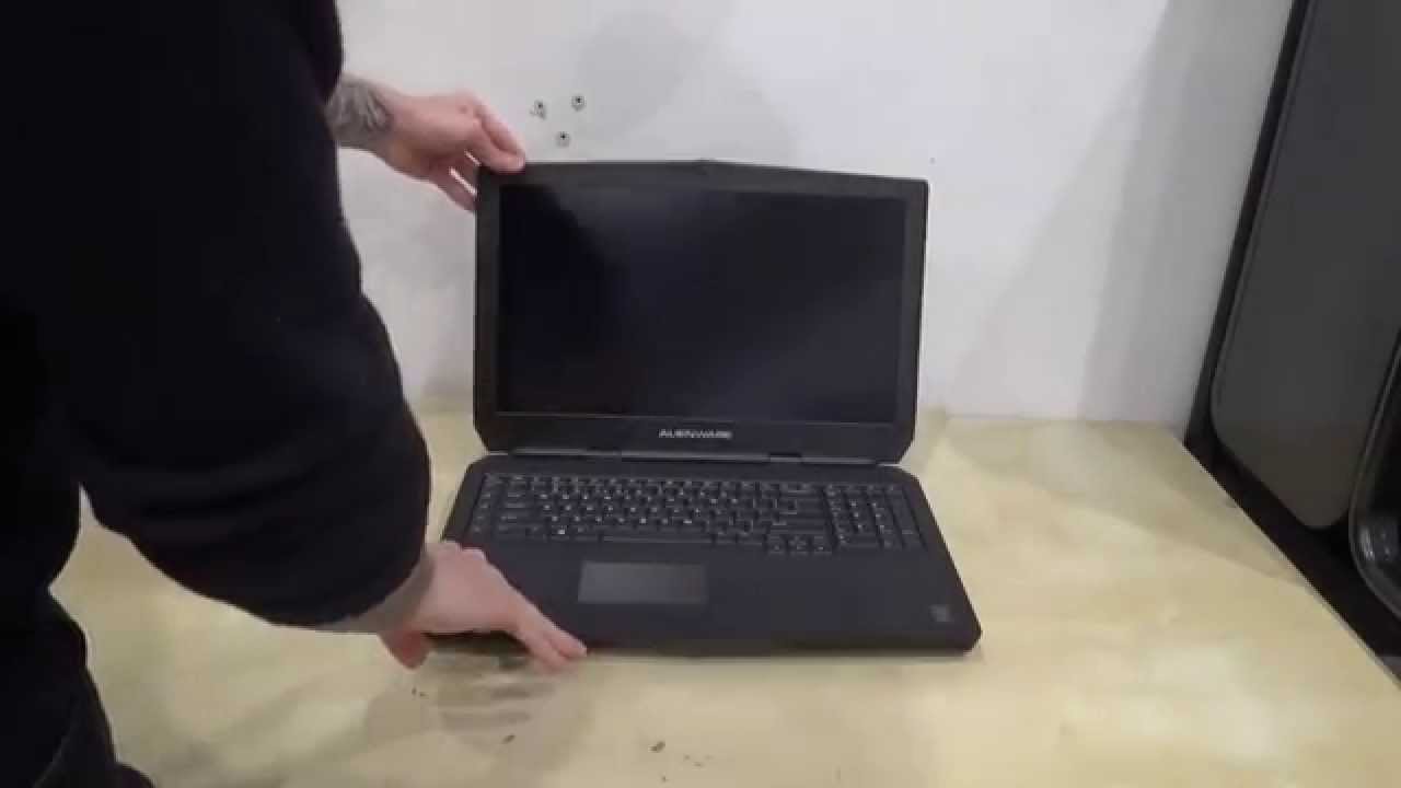 Dell Alienware 17 laptop unboxing