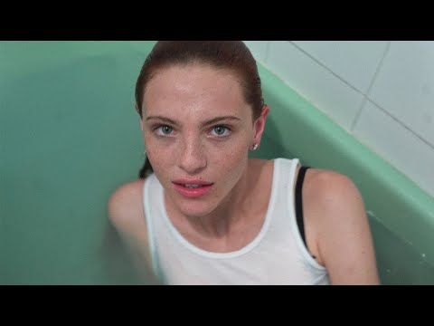 girl de l' escalier (short video)