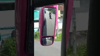 Inilah Pemandangan Dari Spion Bus