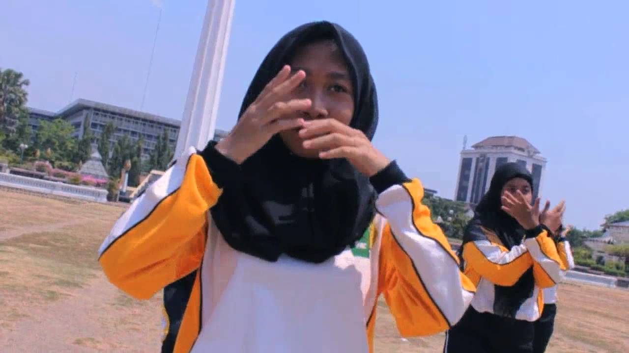 Ujian Senam Aerobik SMA Negeri 1 Surabaya 2015 - 2016