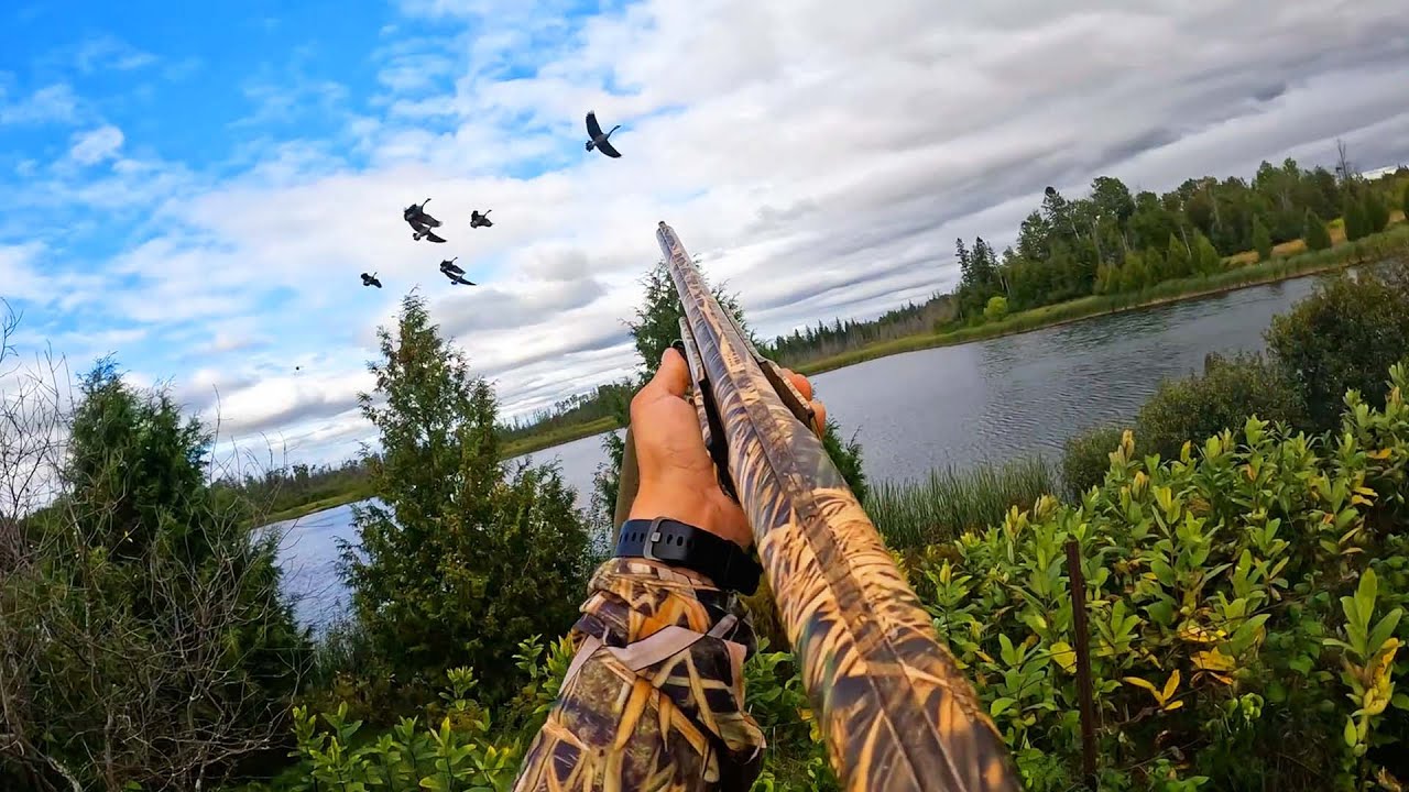 Early Season GOOSE HUNTING Over WATER In Eastern ONTARIO With My