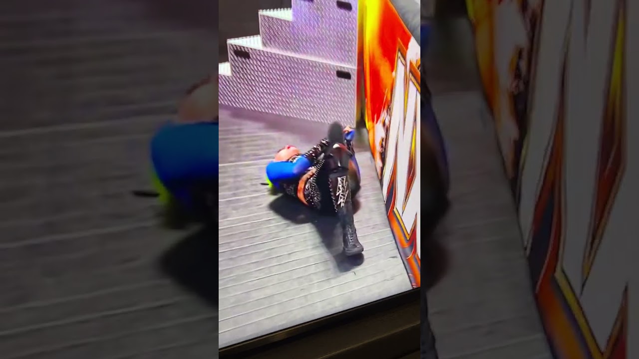 Shotzi Tears ACL vs Lyra Valkyria in NXT Championship Match 