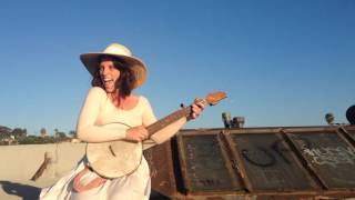 Miniatura de vídeo de "Shady Grove For The Modern Woman a Clawhammer Banjo with Melanie Curran, Western Female"