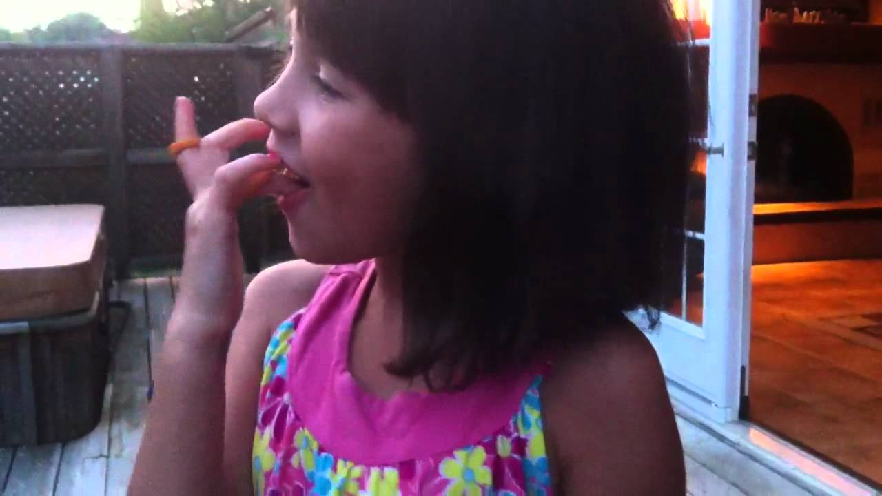 Livy eating ringolos