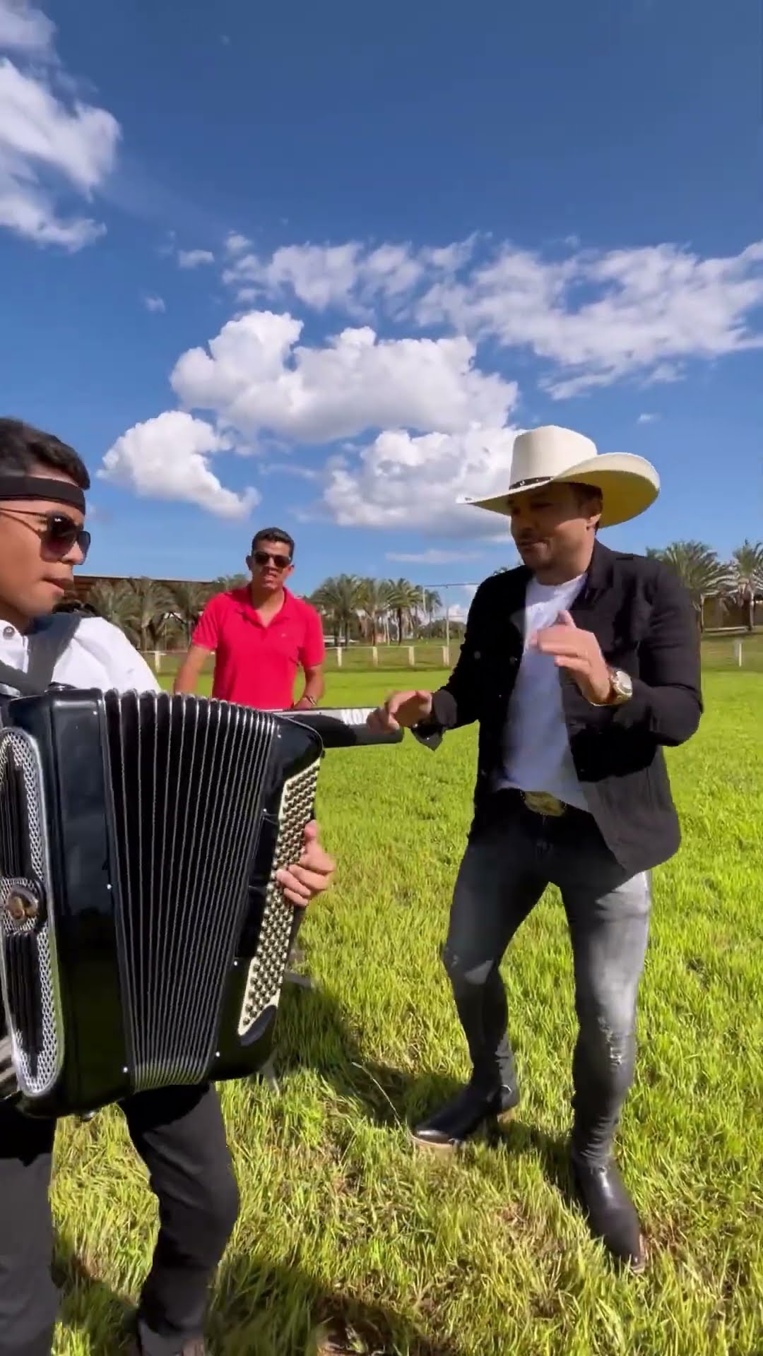 O cantor das comitiva forró do meu Goiás #leaozinho #sertanejo #boanoiteee #leao