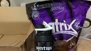 Распаковка протеина Syntrax Matrix 5.0 2.27 и бутылки для воды Syntrax Aerobottle unboxing