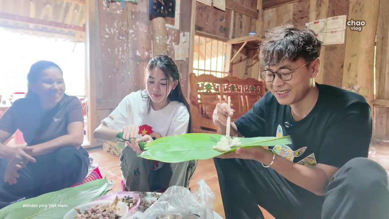 Tết Người Lào Cả Làng Ngập Trong Thịt Em Phương Xinh Gái Trổ Tài Làm Mâm Lễ..!!