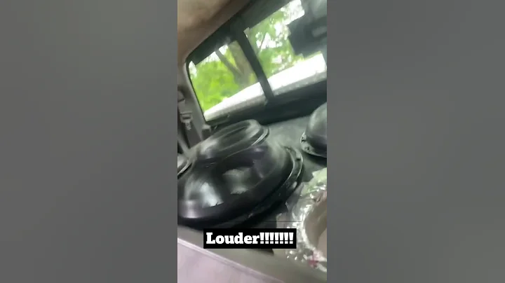 4 sundown audio xv3 12s excursion on 2 md8000.1 amps :)