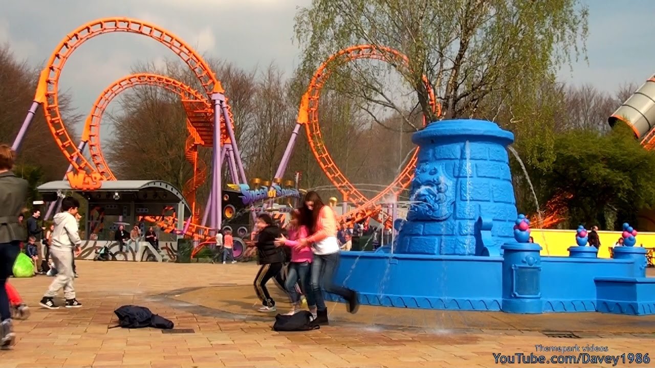 Walibi Holland - Interactieve pratende fontein (April 2014)