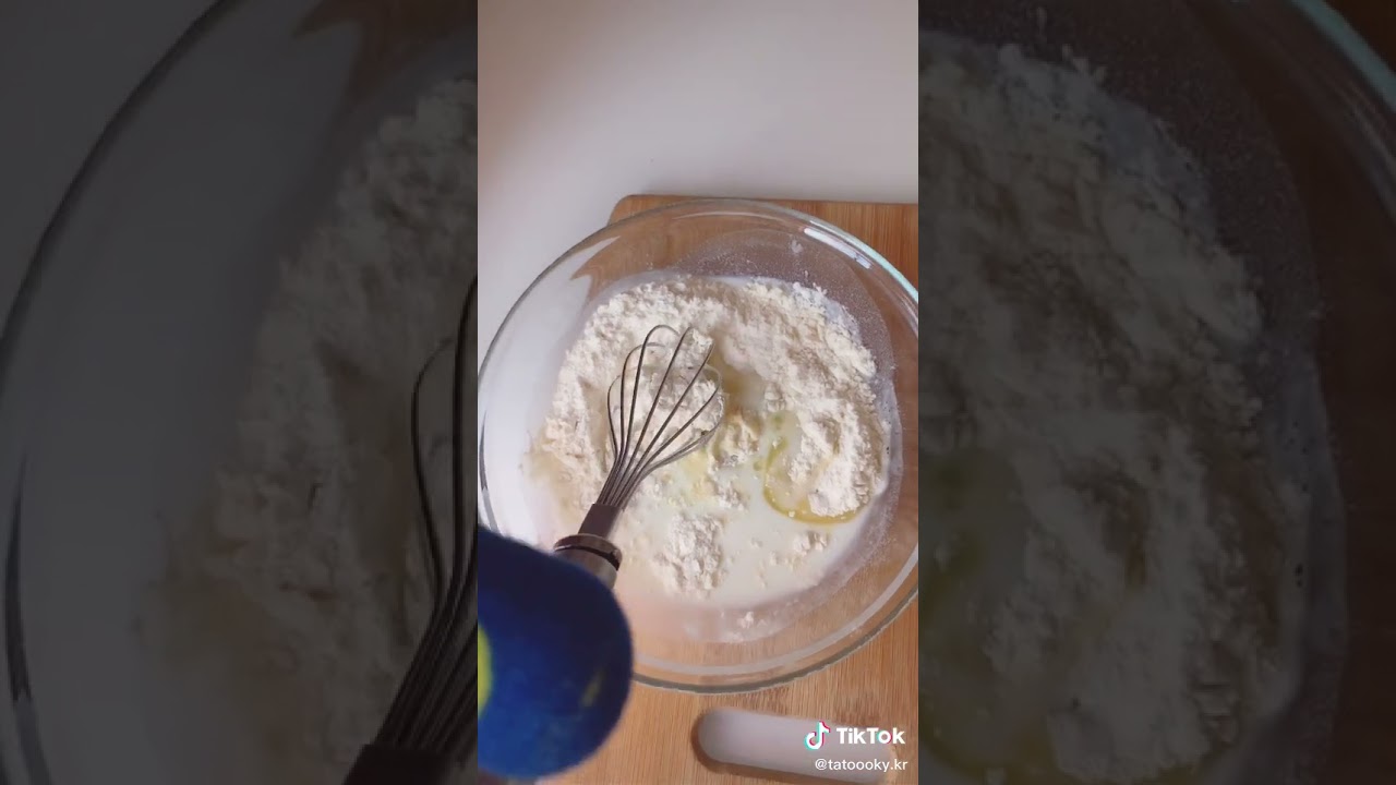 tata making breakfast for cooky. [so cute]