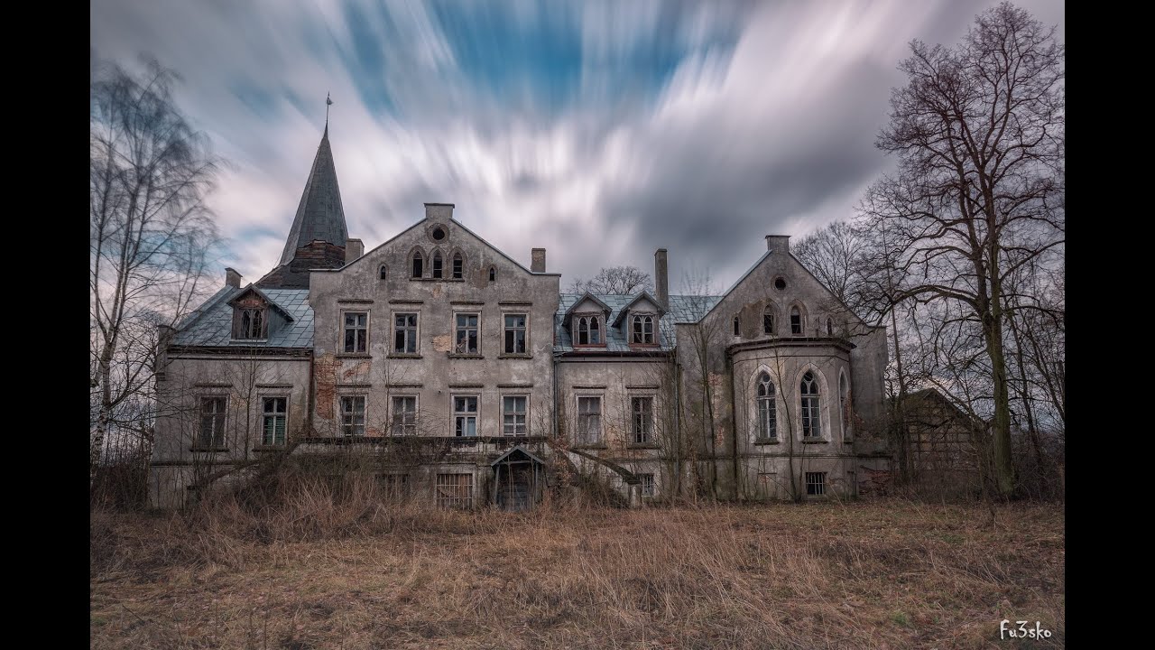 Piękny opuszczony pałac. Skarby dawnych epok.