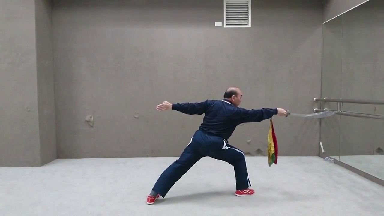 初級刀術-轉身抱扎刀