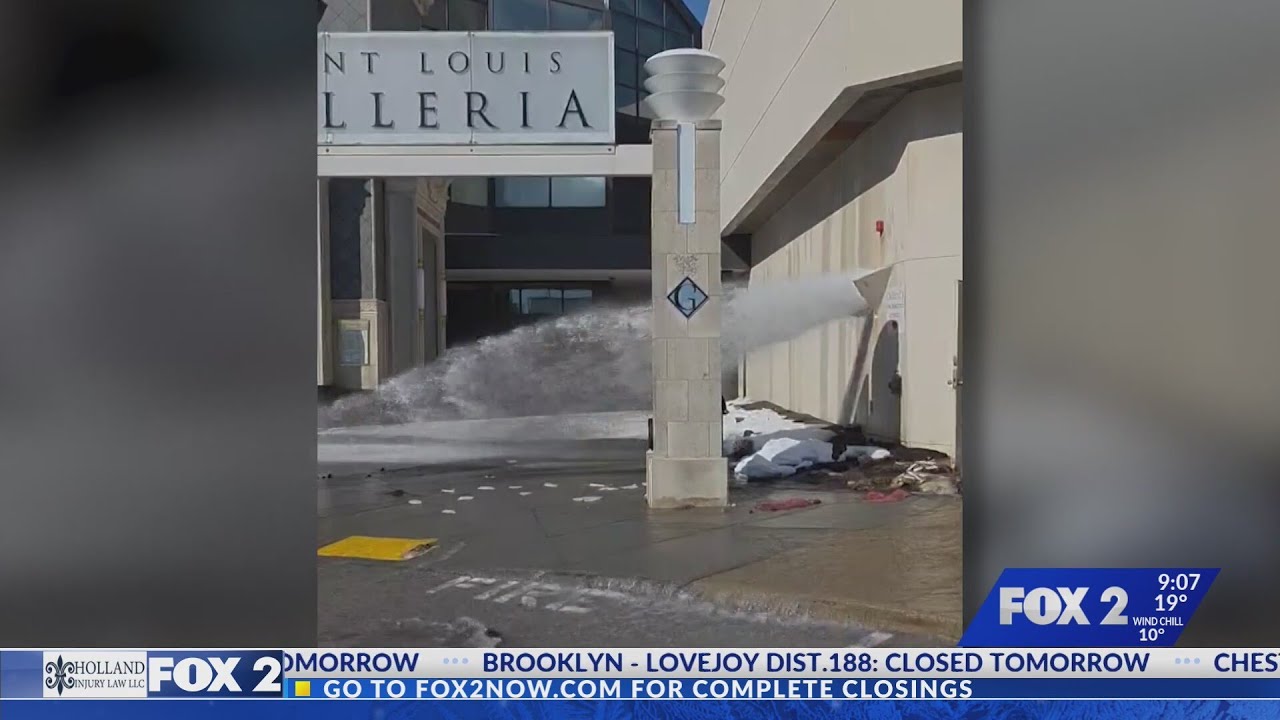 Pipe bursts, floods Saint Louis Galleria parking lot
