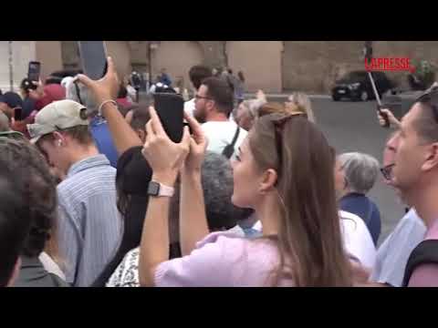 Video Papa Leone XIV torna a San Pietro e si rivolge ai fedeli: Sentito vostro sostegno, grazie