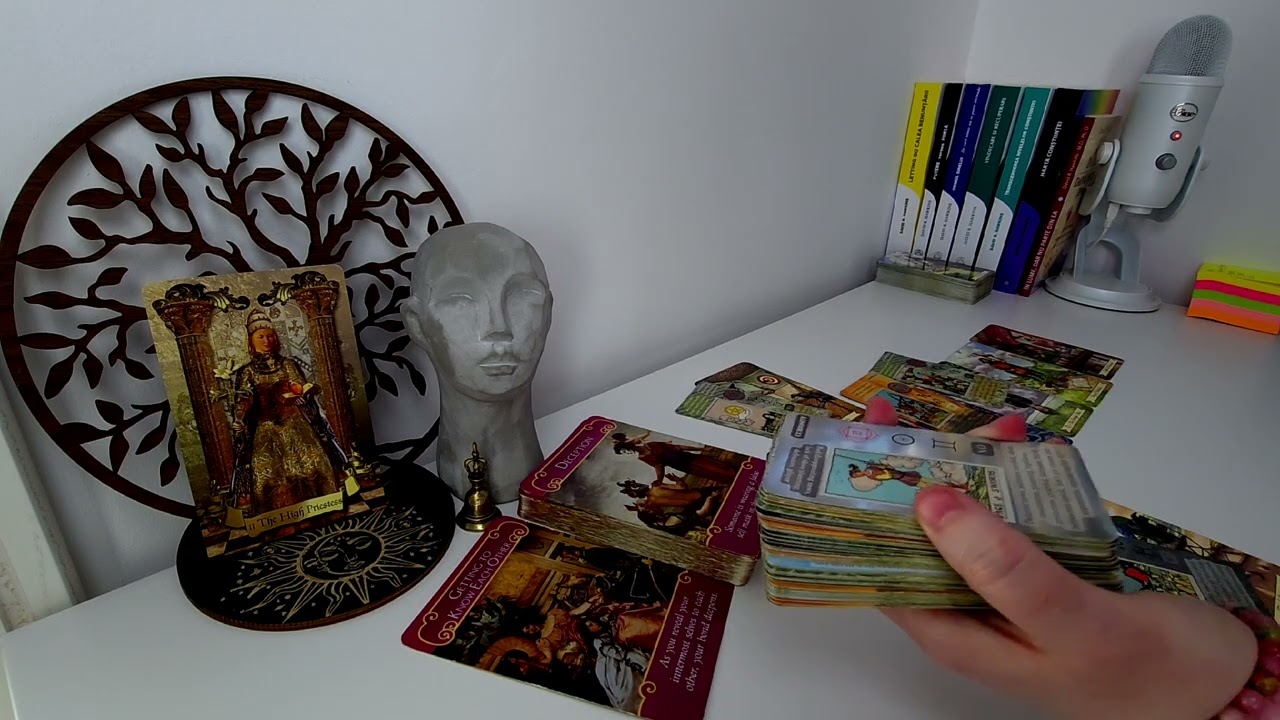 Pești ● Persoana care vine înspre tine ● Eliberează-te de dorința de a controla această situație ●