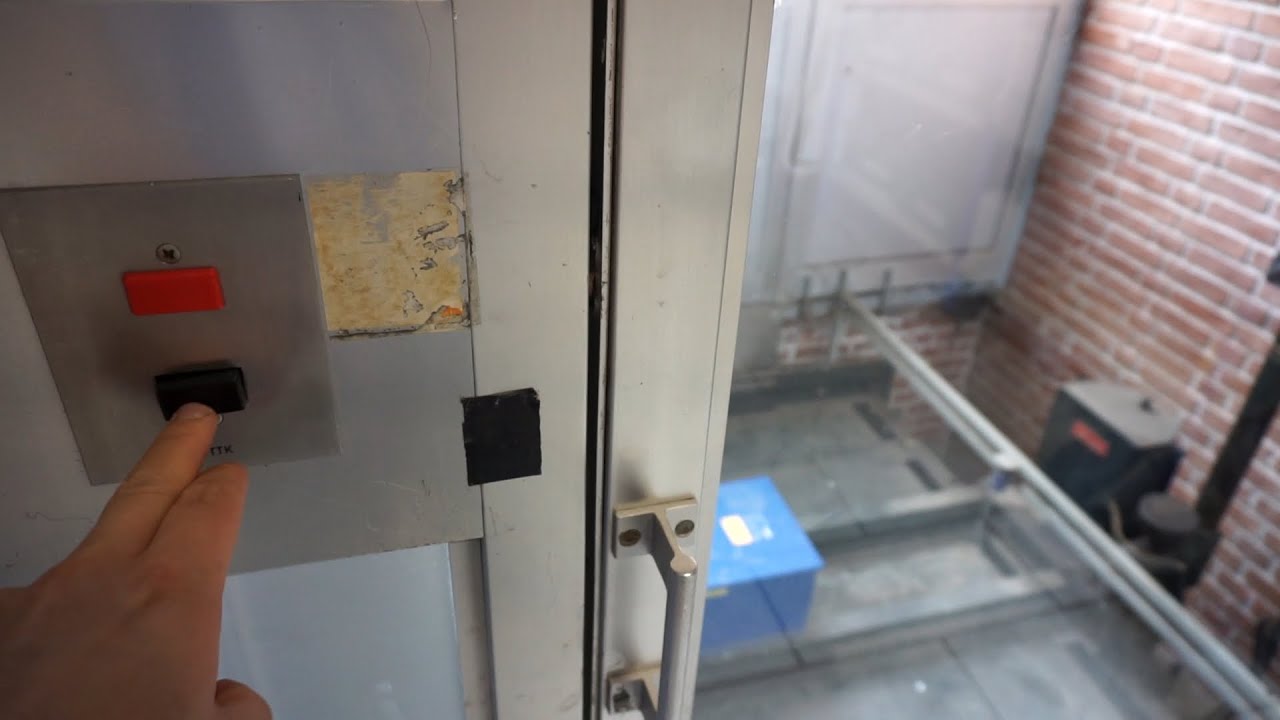 1970 Thrige-Titan-KONE holeless hydraulic elevator (mod) @ Åby Bibliotek (Library), Aarhus, Denmark