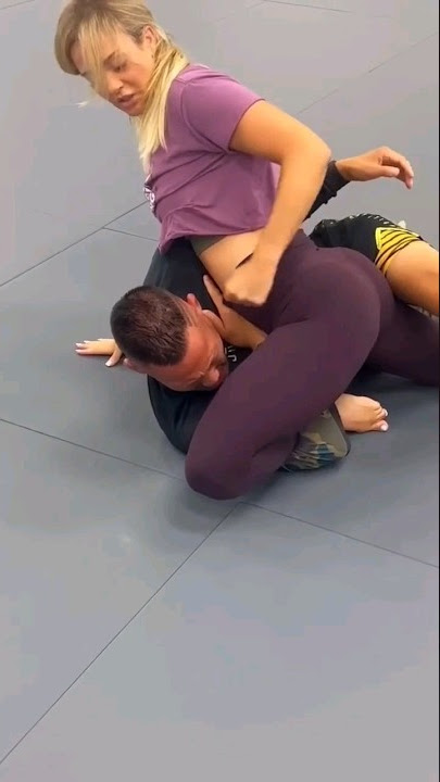Laura Sanko shows off some MMA technique 📽 @OneOnOneMMA