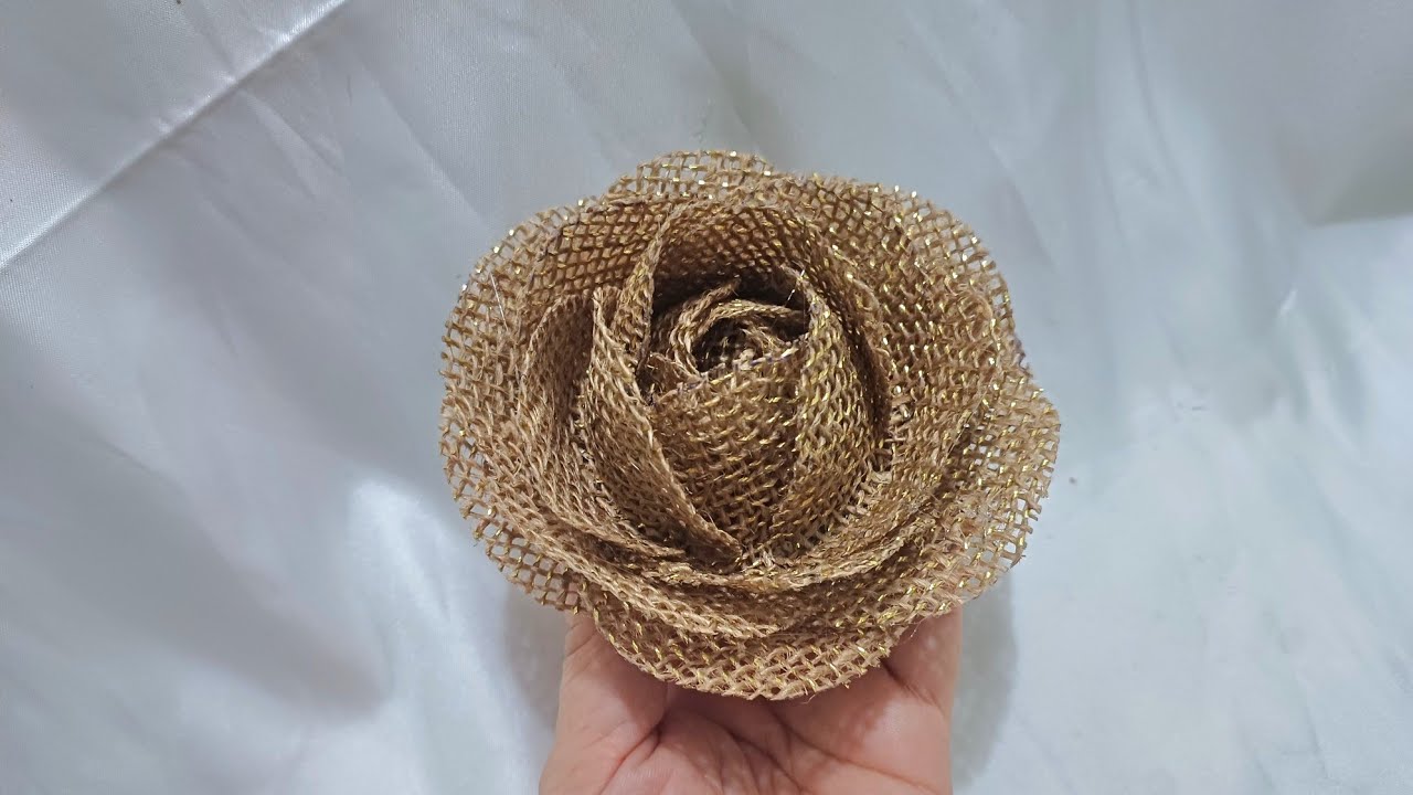 como fazer flor de juta,flores de juta engomado,flor feita no copo #flores #artesanatofacil #diy