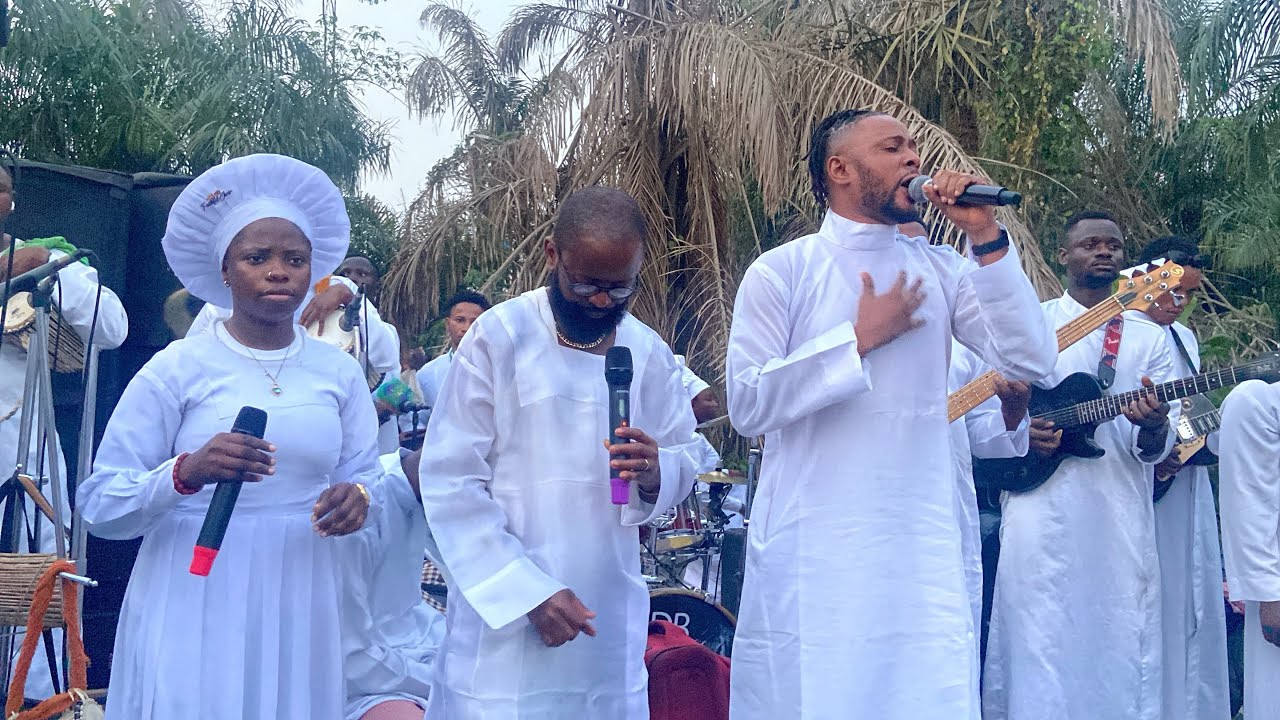 MUST WATCH VIDEO OF D FAMOUS - ONILE AJE 1 LIVE ON STAGE AT CCC CANAANLAND CATHEDRAL MOWE 