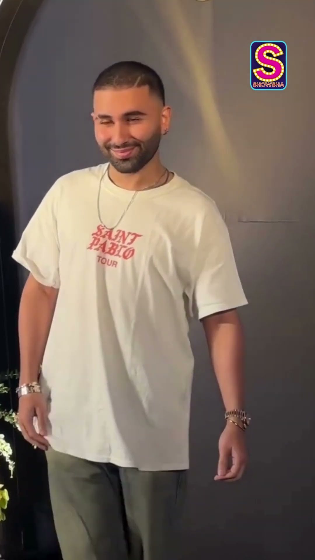 Orry Goes Minimalist: Sticks To Basic White Tee And Denims | News18 | N18S
