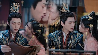 Ye Xiwu purposely threw herself into Tantai Jin's arms to flirt,he can't help but kiss her