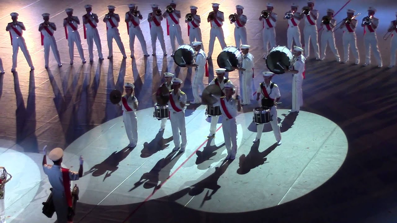 【自衛隊音楽まつり2015】『進撃の巨人』より「紅蓮の弓矢」ほか －歌姫・鶫 真衣　陸上自衛隊中部方面音楽隊