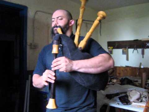 cornamusa medievale / medieval bagpipe - 2 drones - YouTube