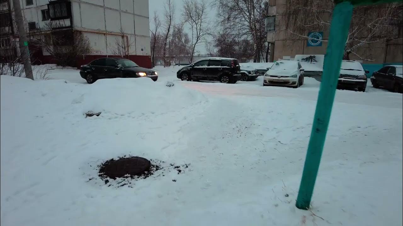 Что будет 1 апреля в челябинске. Снег в Челябинске в апреле. Снег весной. Снегопад в Челябинске 1 ноября 2022. Большие сугробы снега.