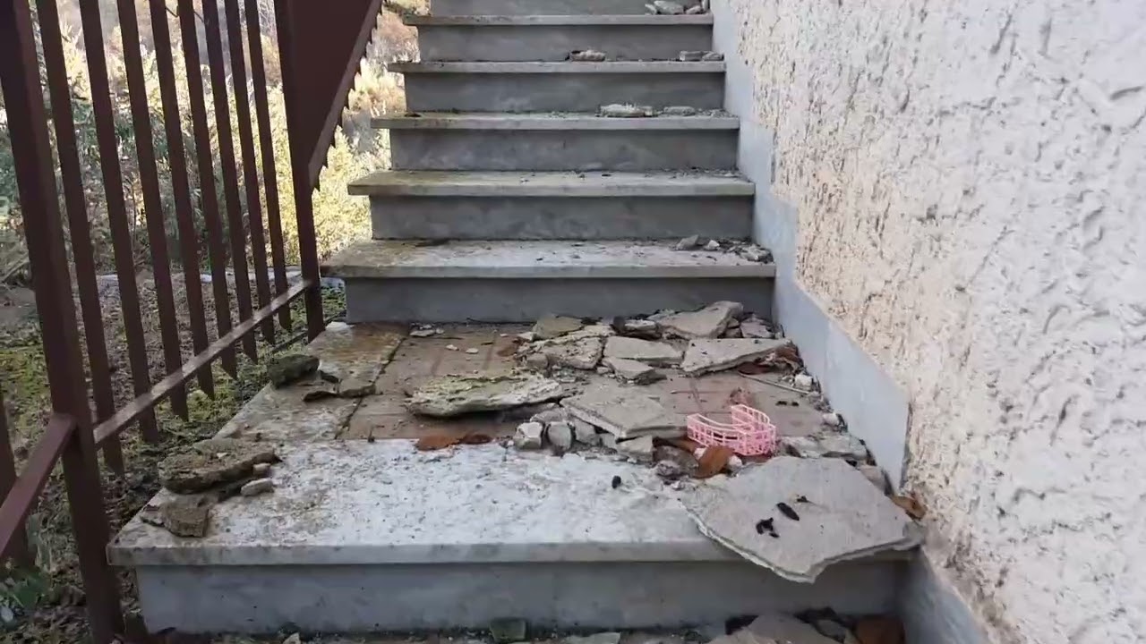 Villa abbandonata dell agricoltore,e rimasta dell attrezzatura