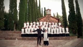 Video thumbnail of "L'Escolania canta per La Marató, amb Sergio Dalma"