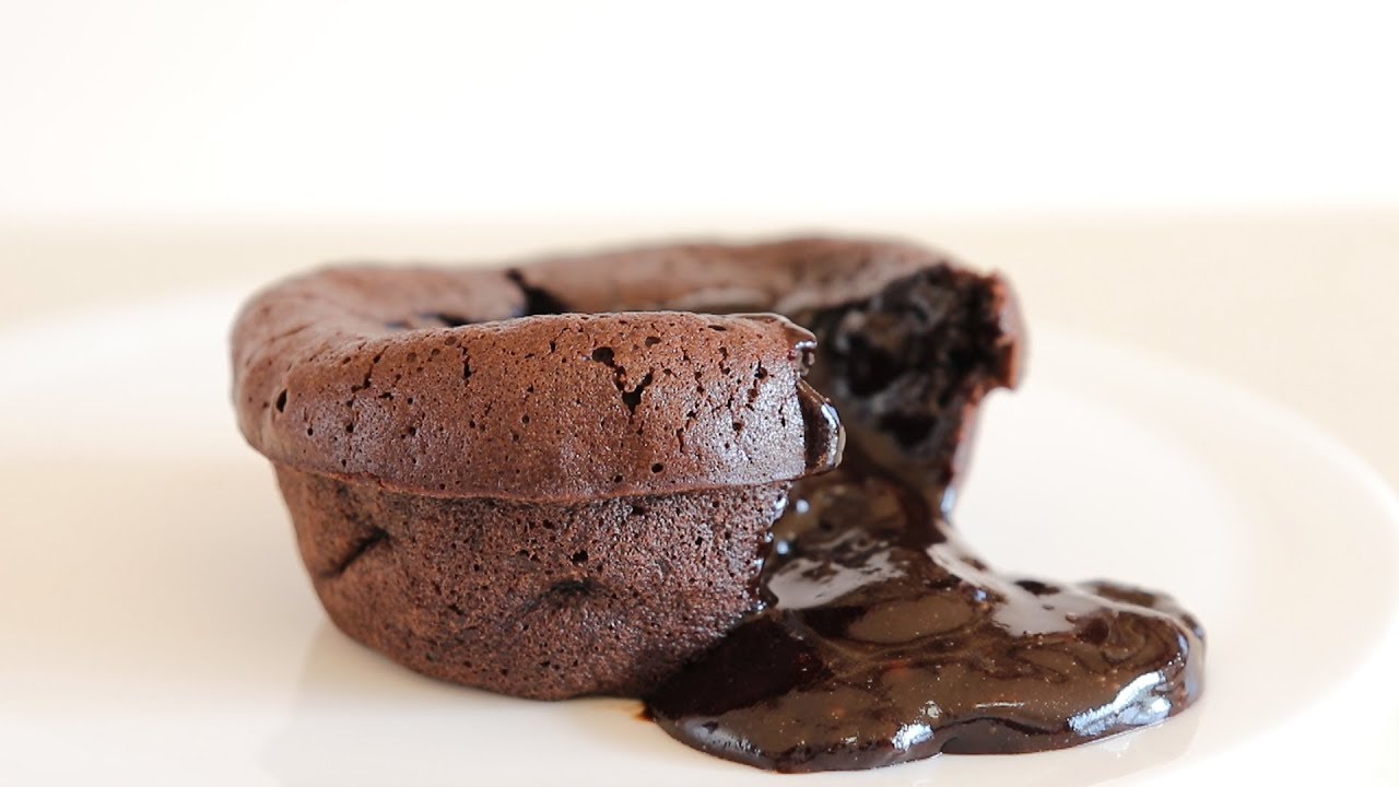 Chocolate Fondant Recipe (Fondant Au Chocolat) - Sugar Salt Magic