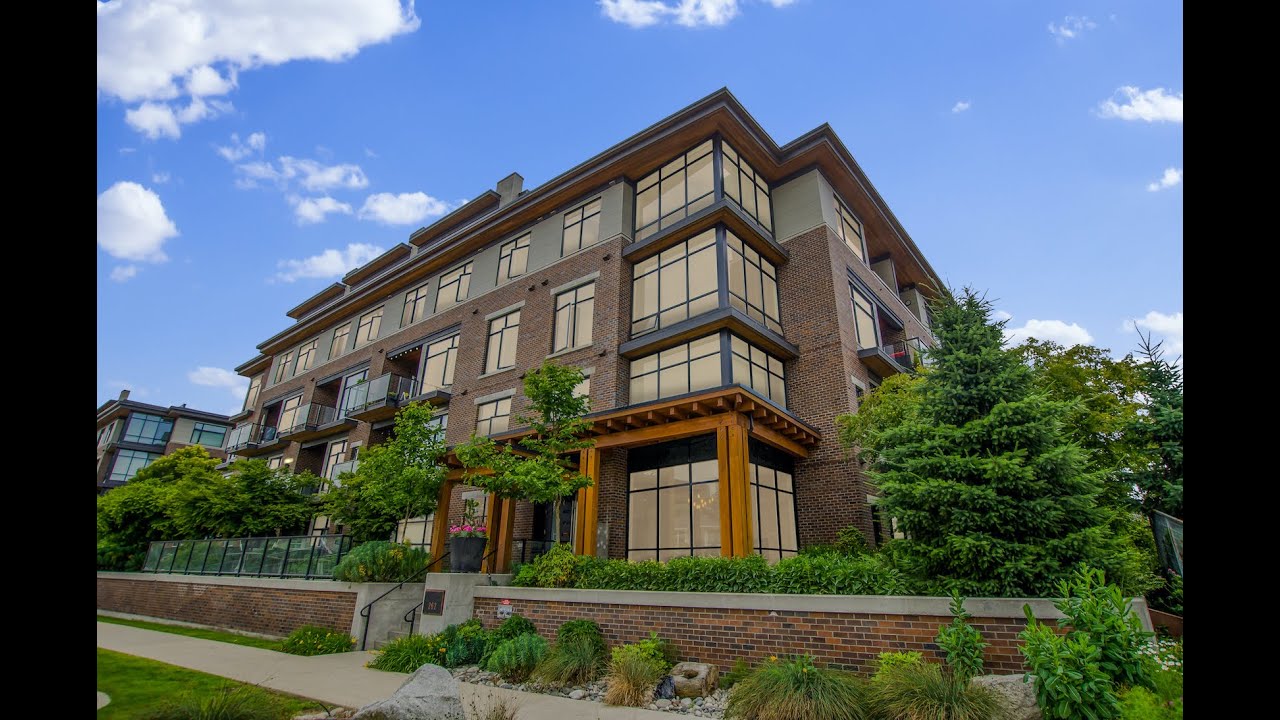 3 bedroom and 3 Bathrooms Loft Penthouse For Sale In Port Royal. New