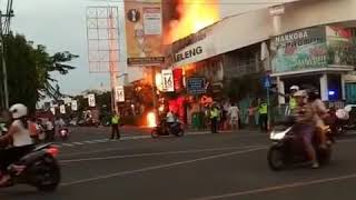 Download Lagu Terjadi kebakaran di pertokoan Pasar Anyar, Singaraja MP3