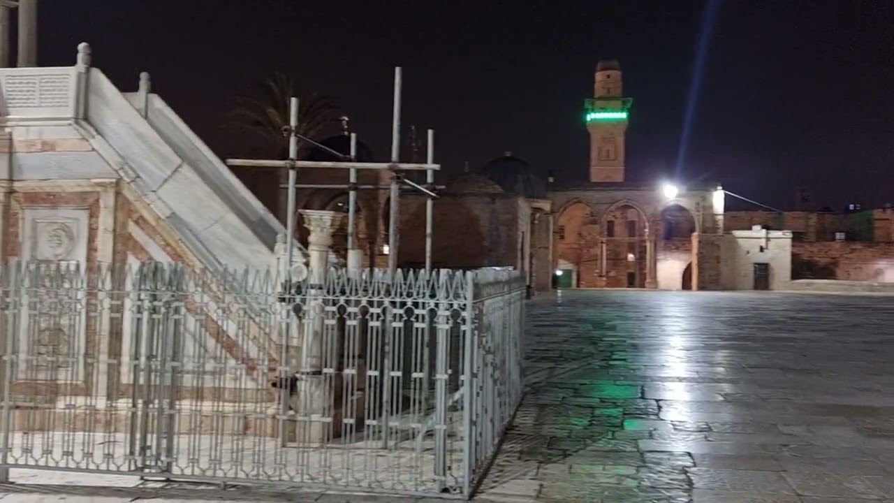 01 - أذان الفجر يرفعه بلال أبو الضبعات من المسجد الأقصى المبارك - الخميس 09 ربيع الآخر 1444هجري