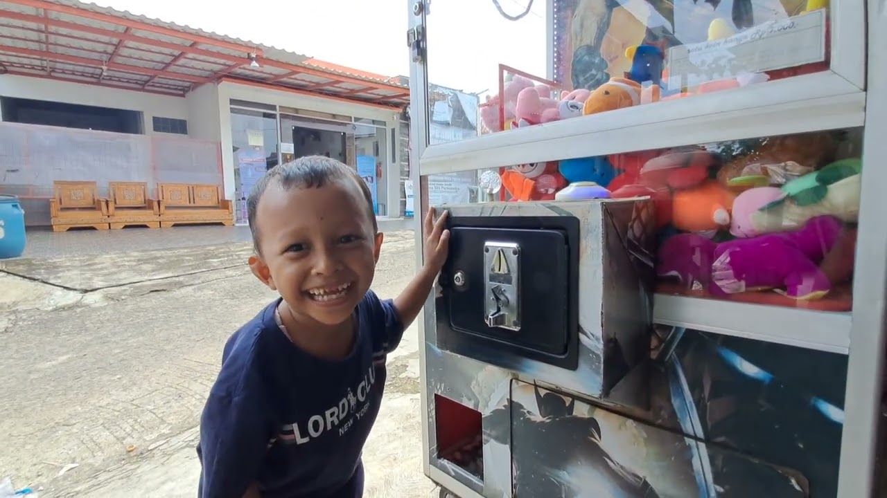 MAIN MESIN CAPIT DAPAT BONEKA GA YA? | HibbanTv