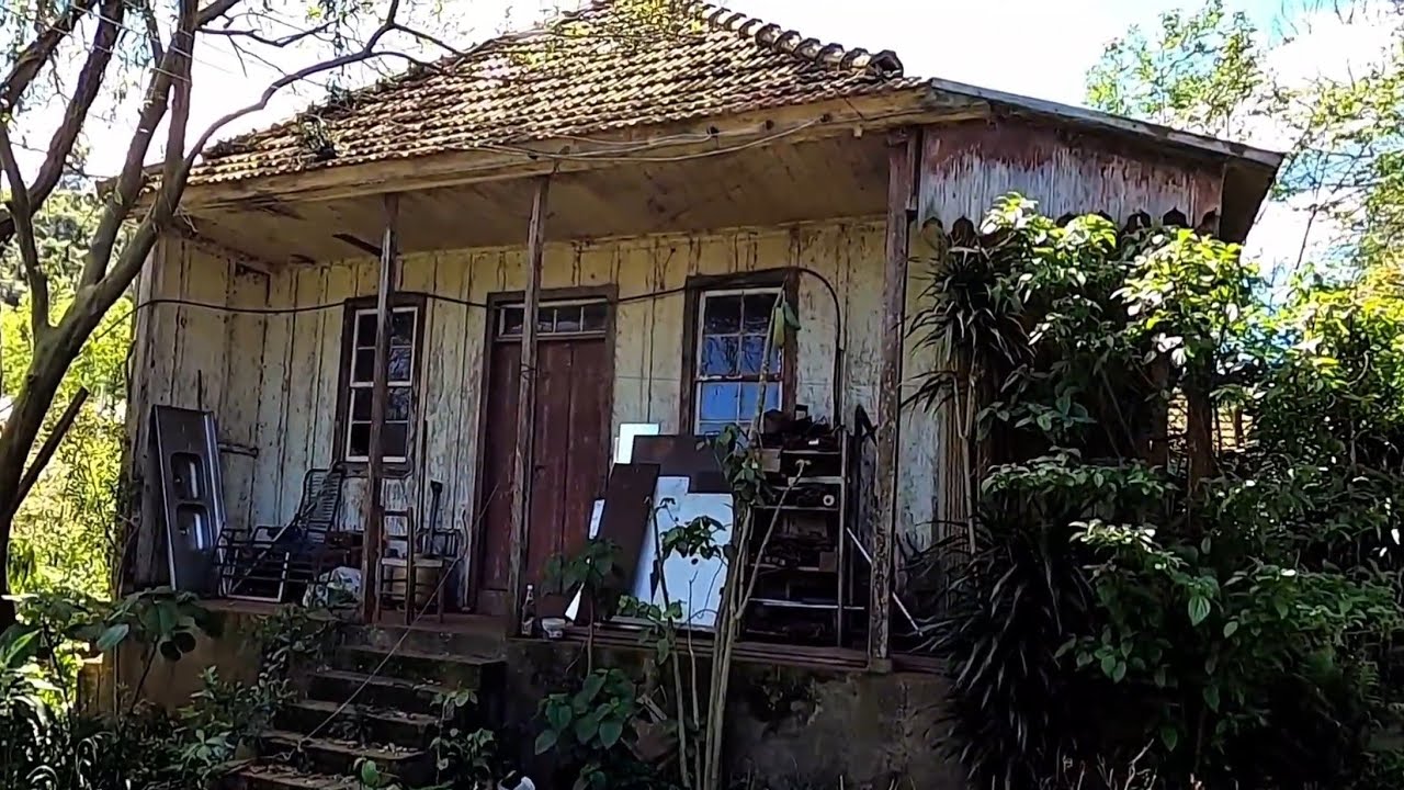 CRISTAIS LINDOS E CHEIO DE MÓVEIS E ELETRODOMÉSTICOS ABANDONADOS 