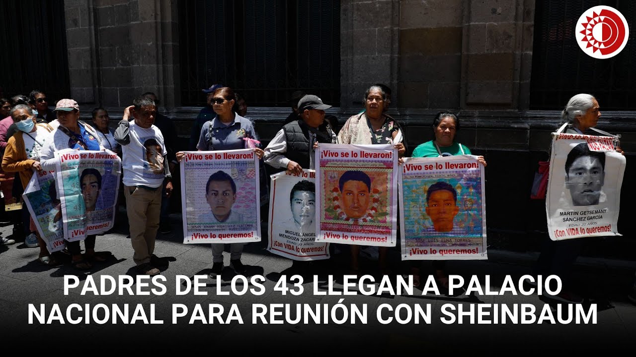 Padres de los 43 llegan a Palacio Nacional para reunión con la ...