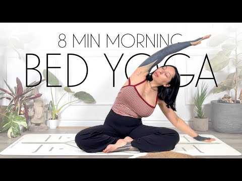 8 Min Morning Yoga Stretch in Bed!