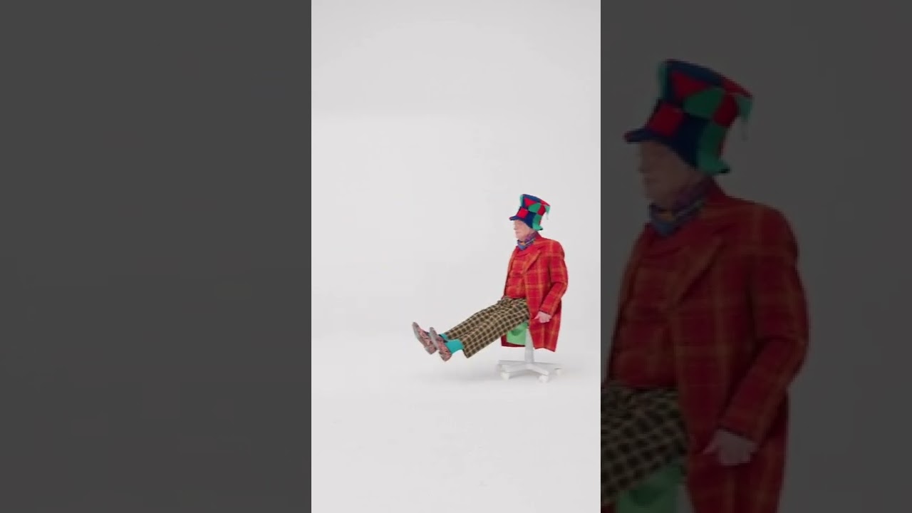 Now then! What's going on here? Rock legend Noddy Holder? Trapped inside the Iceland website?