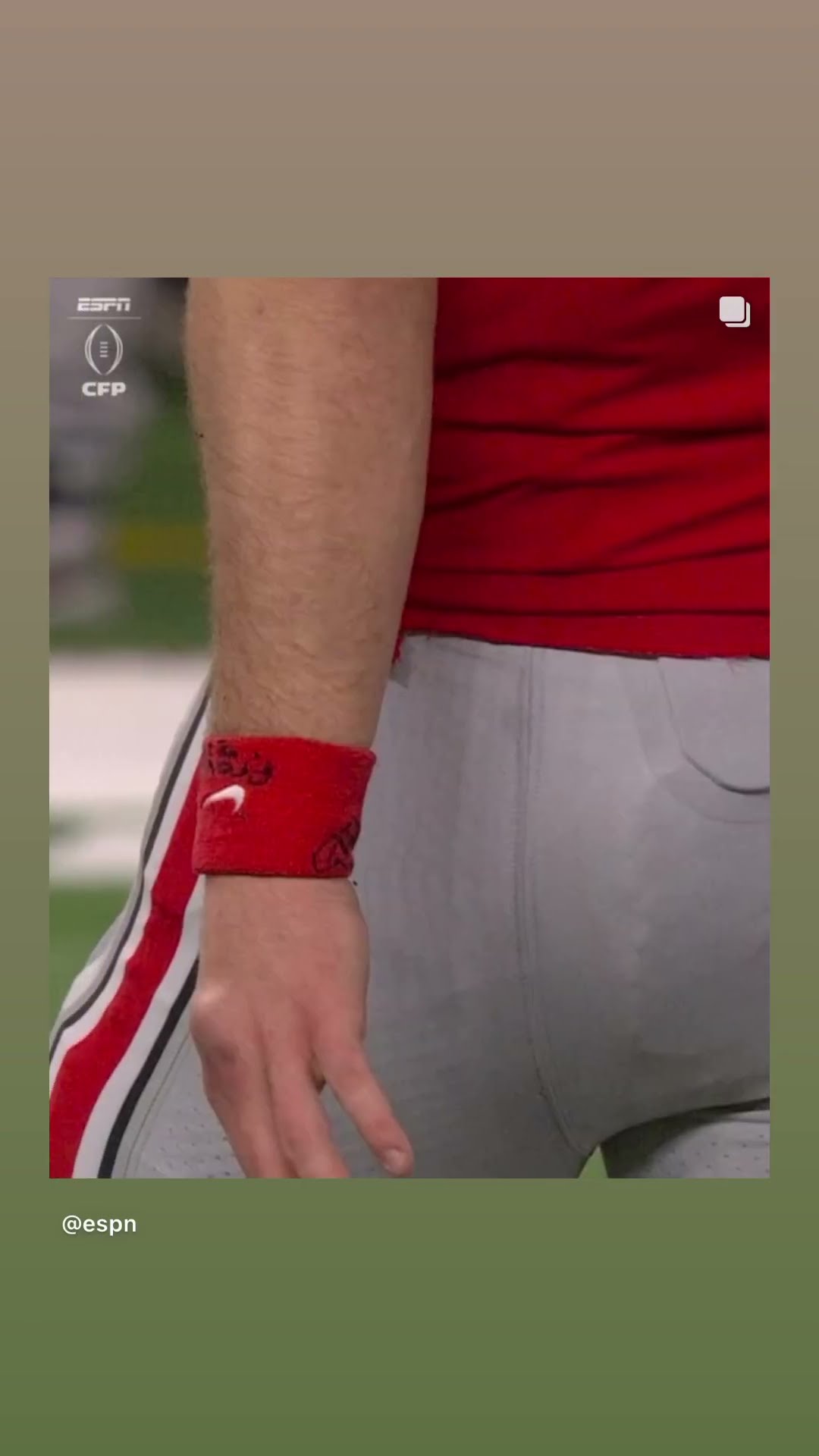 His hand #hoodnews #willhoward #ohiostate #ohiostatefootball #injury #football #shortvideo #omg #how