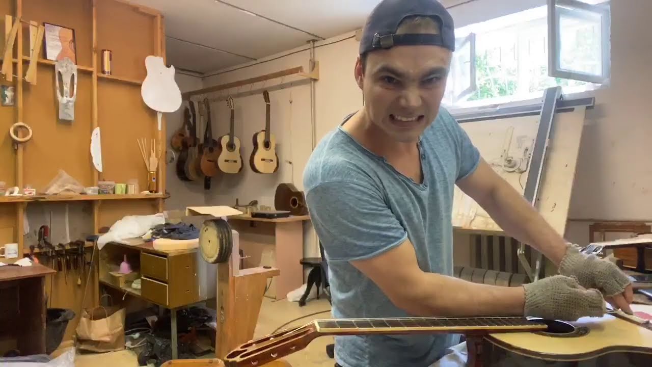 ПОСЛЕДНИЙ ШАГ в изготовлении гитары! Установка колок и струн!