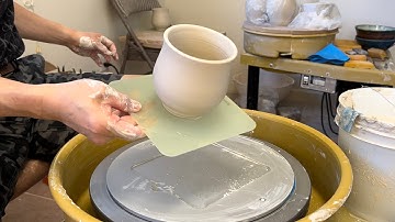 692. Throwing Several Round Mugs on Hsin Tools SpaceSaver Bat System with Hsin-Chuen Lin 林新春 馬克杯拉坯示範