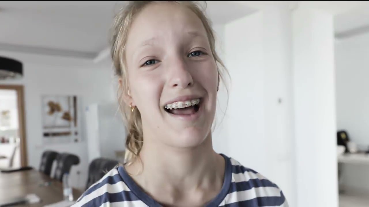 SIS vs BRO! GIANT BOARD GAME CHALLENGE!!! Winner gets 1000!!!!!! YouTube